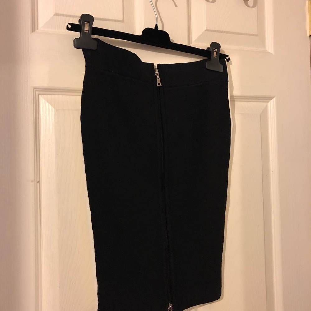 Dual black/white skirt wear front or back